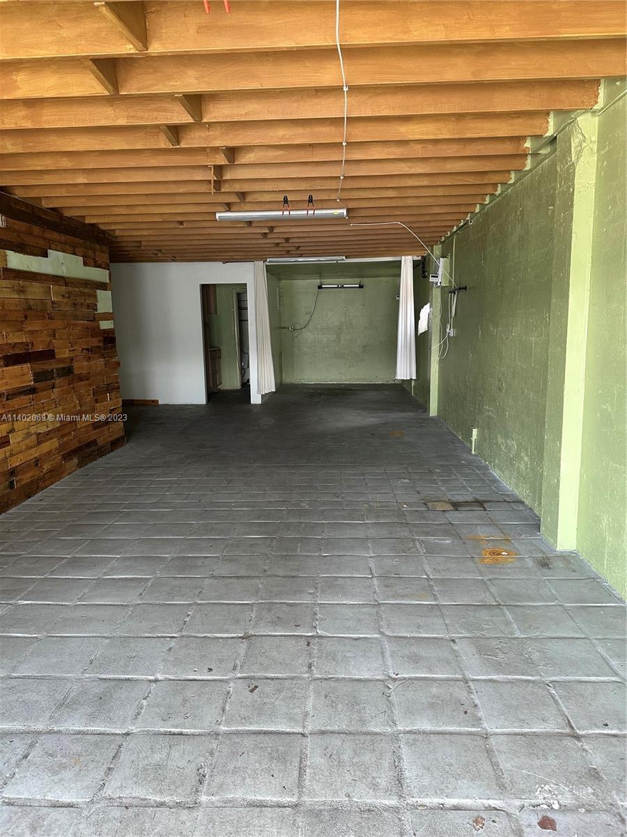 HOLLYWOOD PARK - Residential Lease