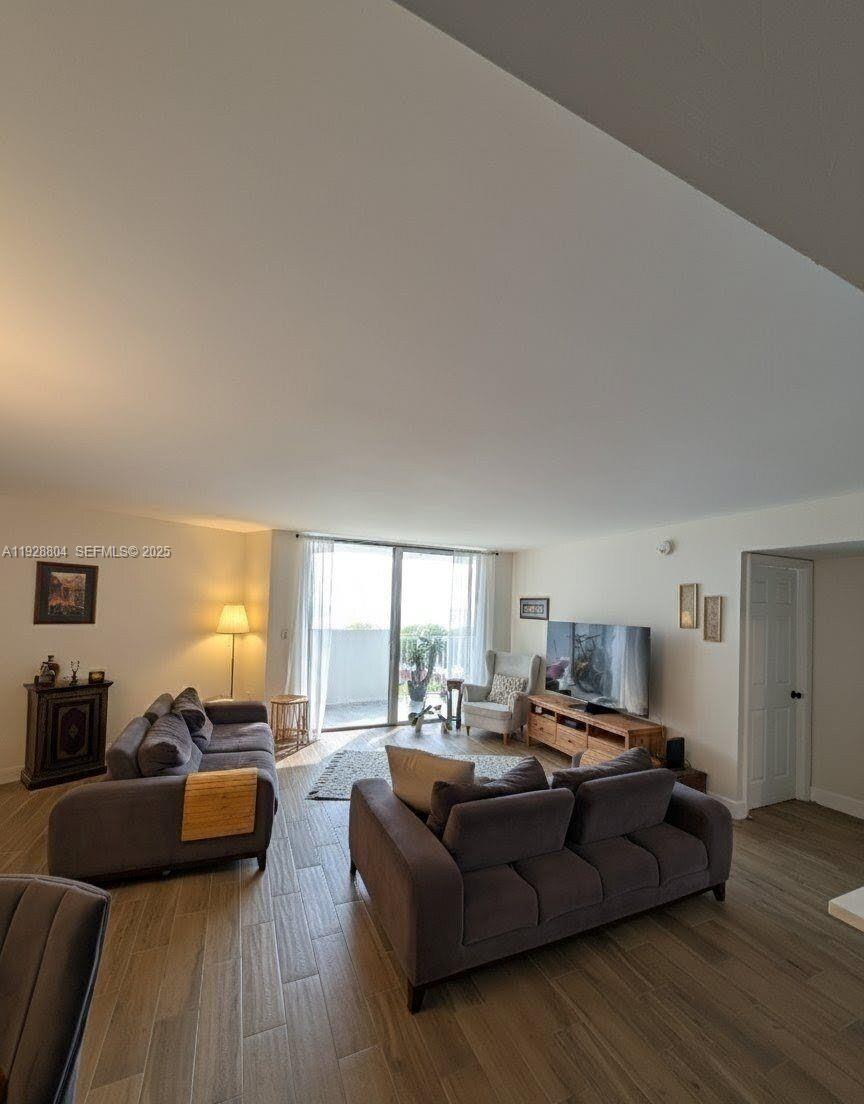 WILSHIRE CONDO - Residential Lease