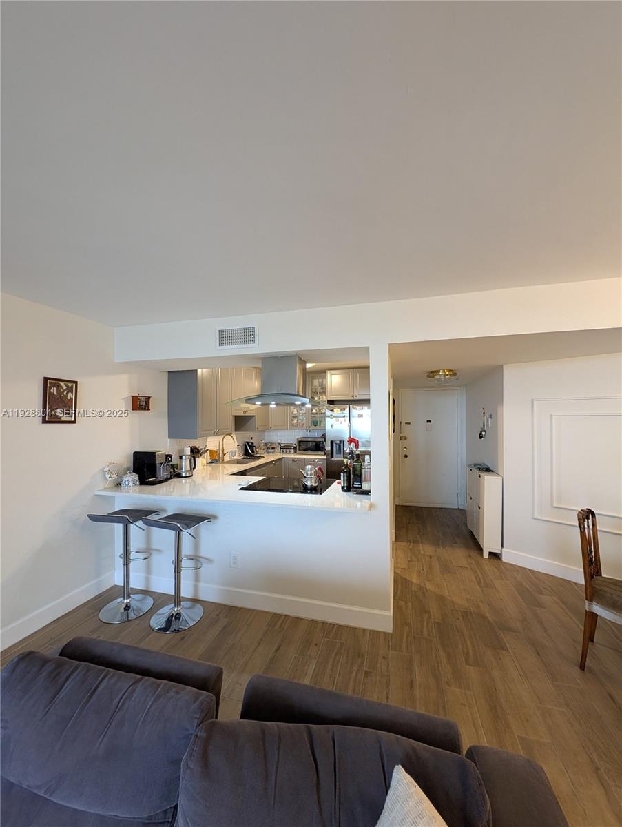 WILSHIRE CONDO - Residential Lease
