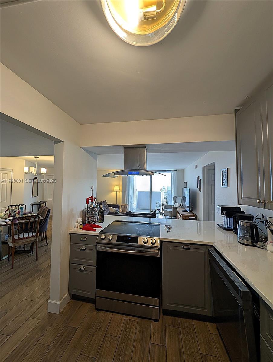 WILSHIRE CONDO - Residential Lease