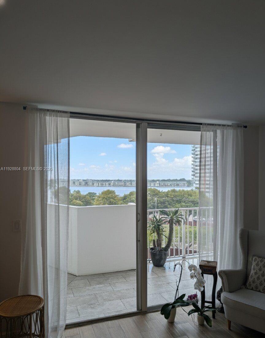 WILSHIRE CONDO - Residential Lease