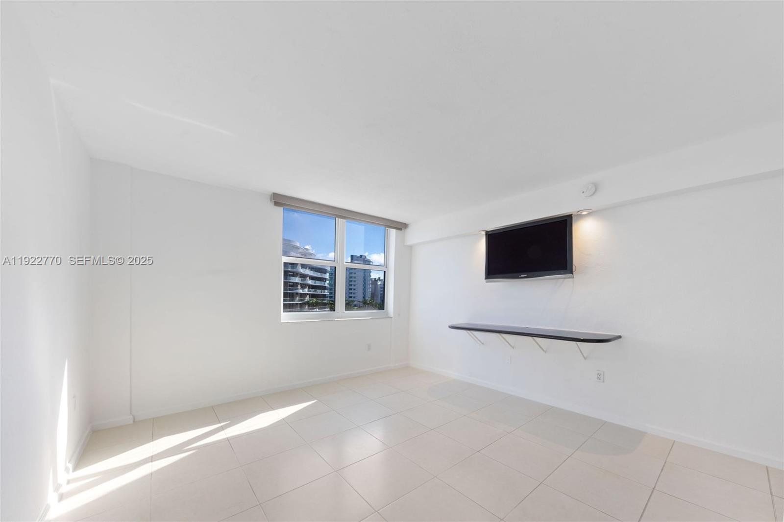 ISLAND POINTE CONDO - Residential