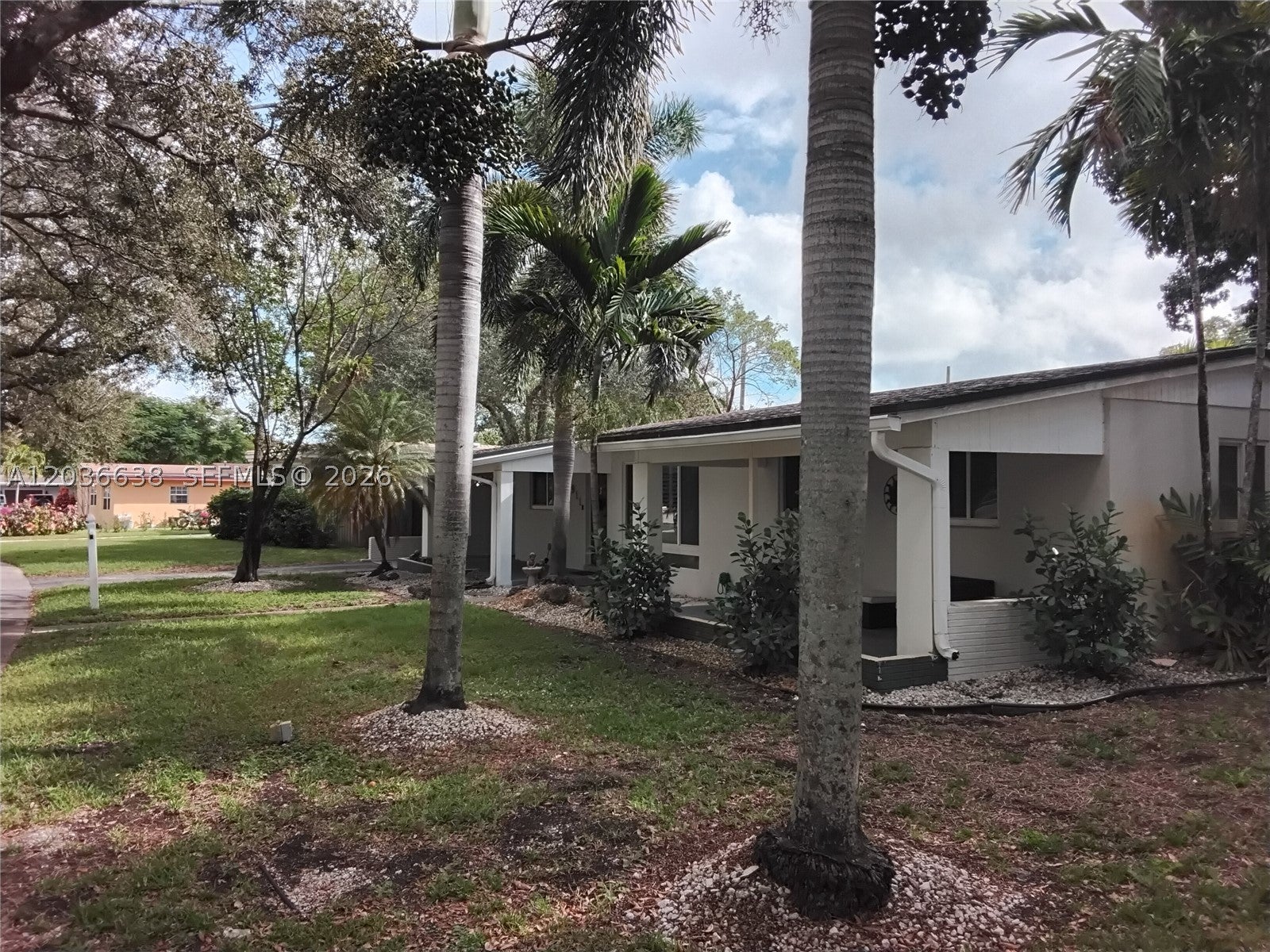 911 W Country Club Cir