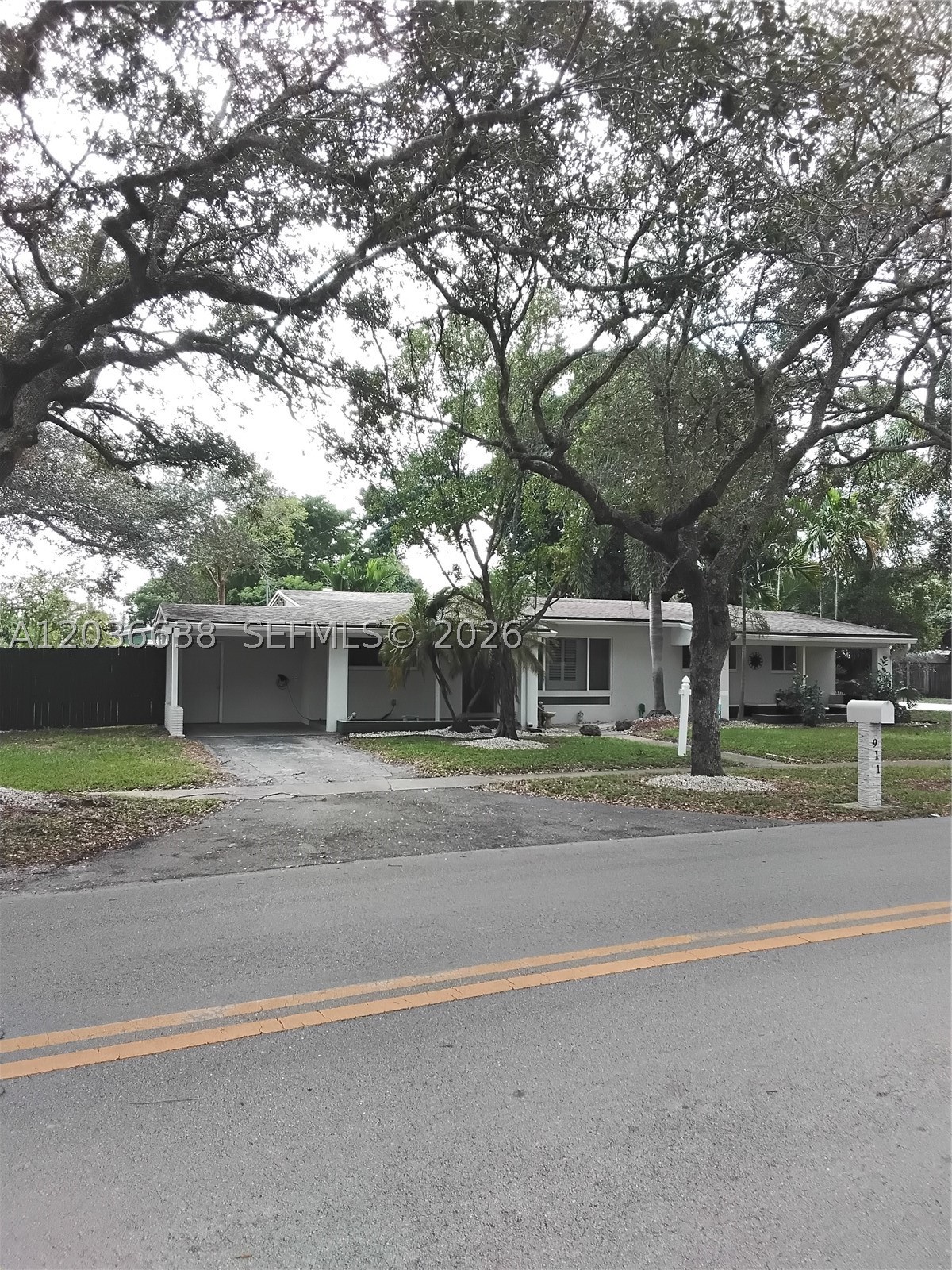 911 W Country Club Cir