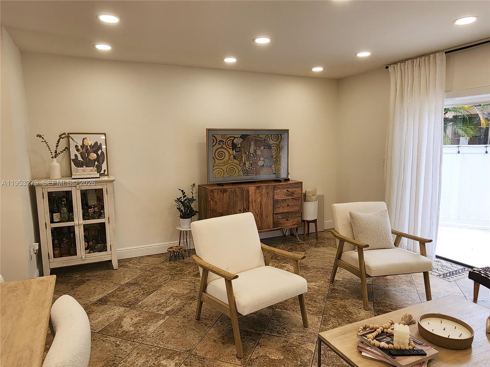 PEMBROKE LAKES SECTION EI - Residential