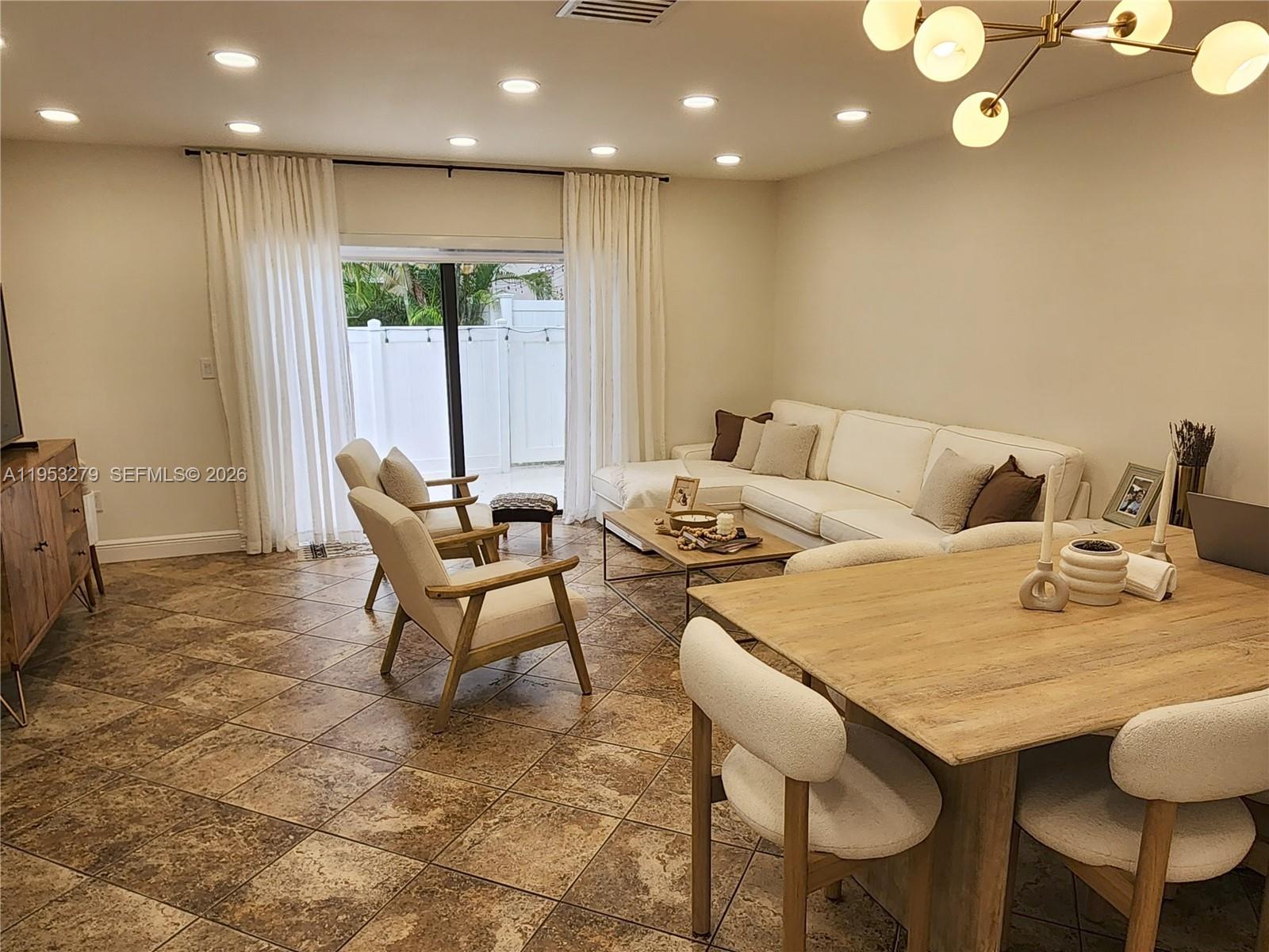 PEMBROKE LAKES SECTION EI - Residential