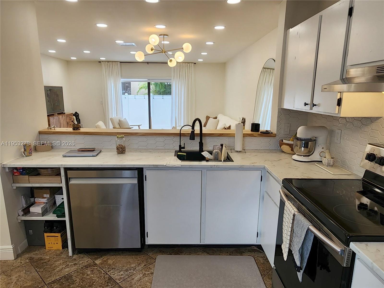 PEMBROKE LAKES SECTION EI - Residential