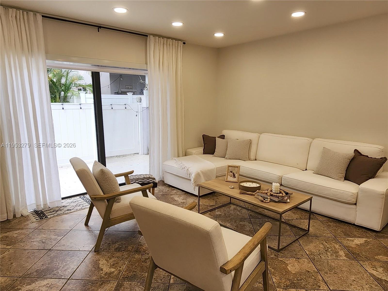 PEMBROKE LAKES SECTION EI - Residential