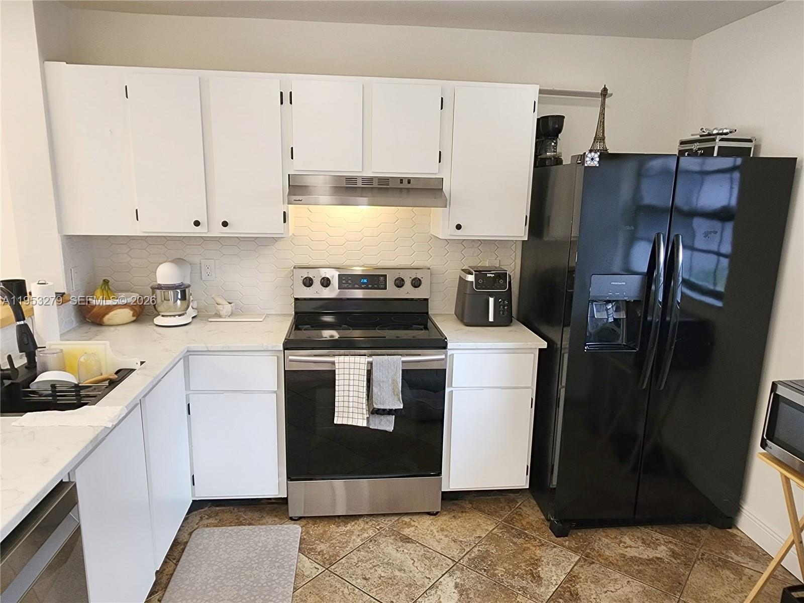 PEMBROKE LAKES SECTION EI - Residential