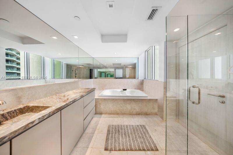 JADE RESIDENCES - Residential