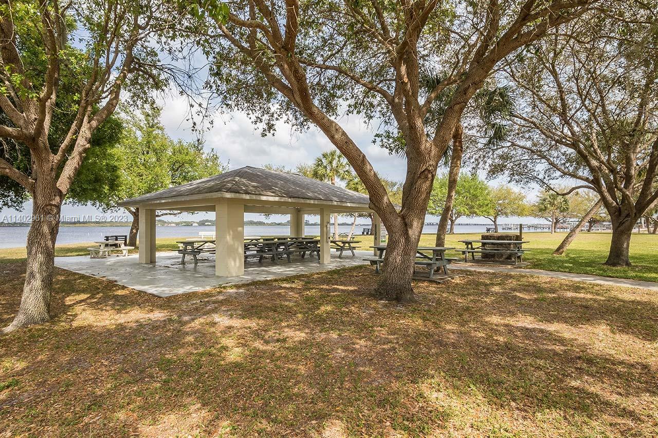 Port Charlotte 52 - Land