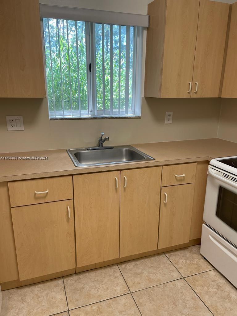 VENETIA GARDENS SOUTH CON - Residential