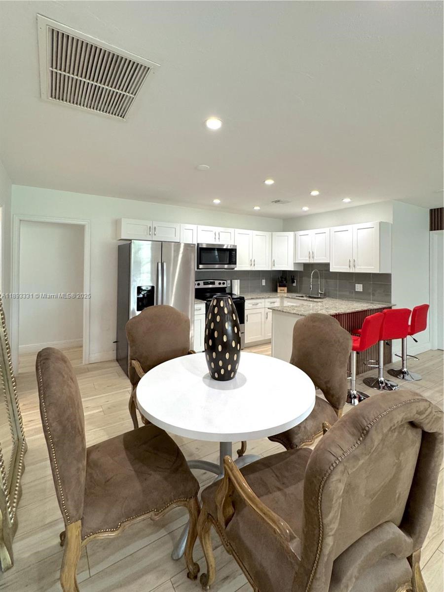 DEERFIELD BEACH ESTATES - Residential Lease
