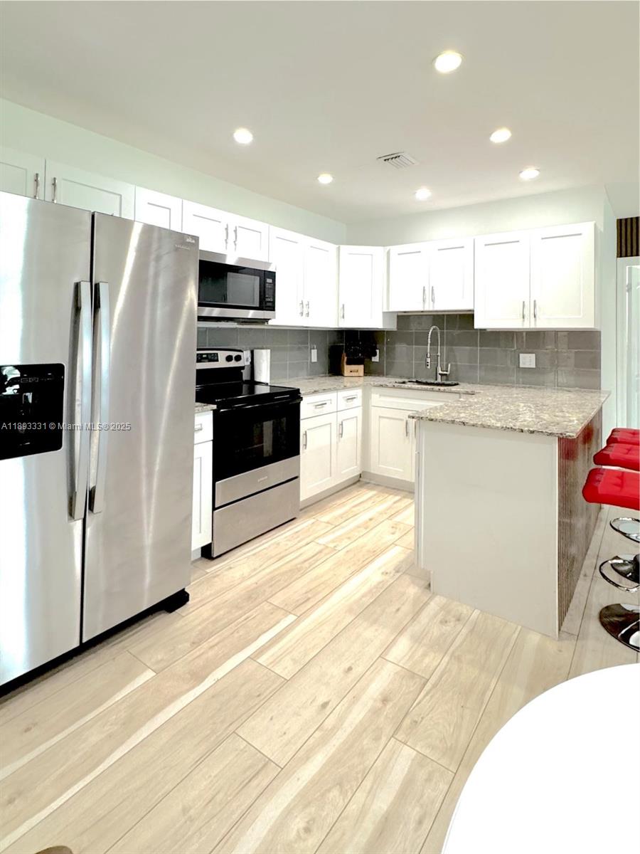 DEERFIELD BEACH ESTATES - Residential Lease