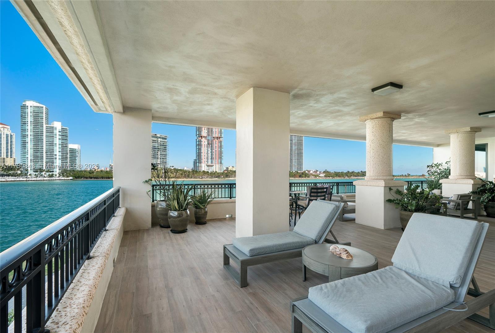 FISHER ISLAND - Residential