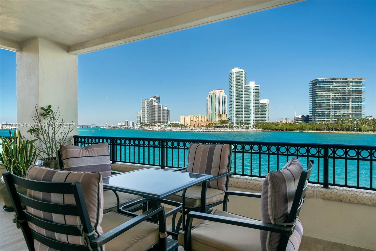 FISHER ISLAND - Residential