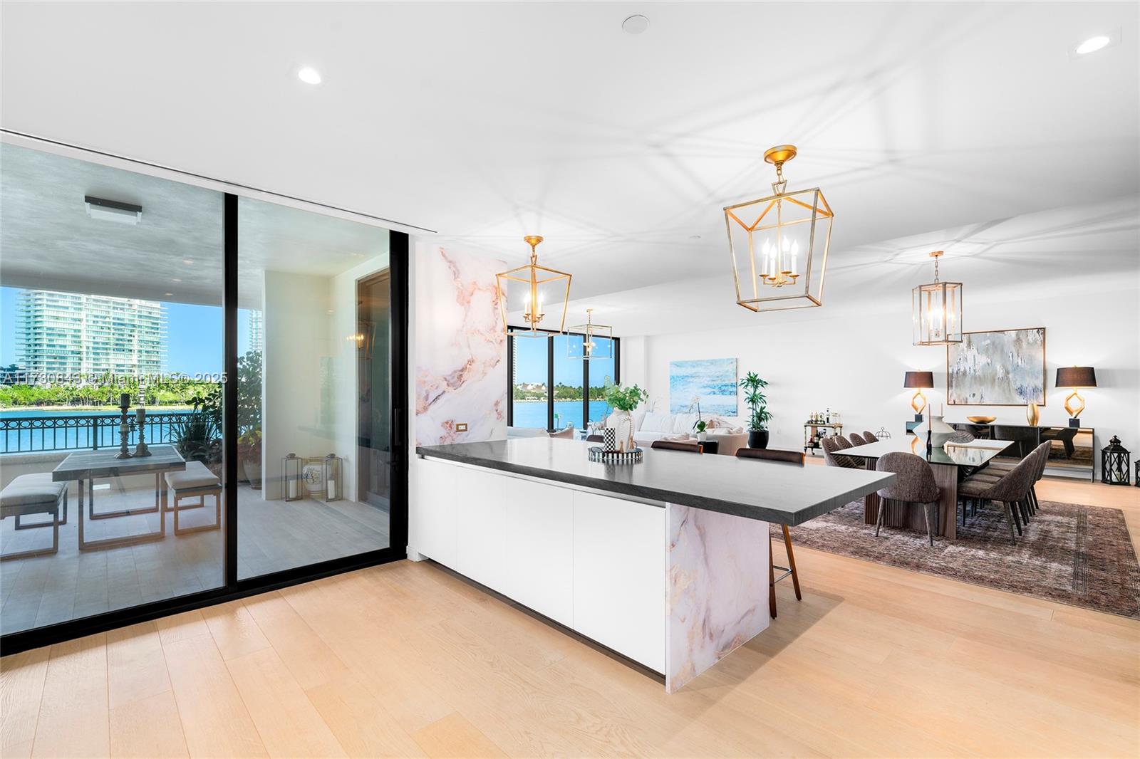 FISHER ISLAND - Residential