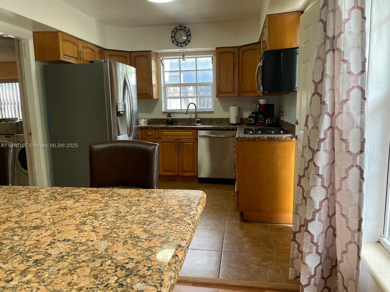 SOUTH HOLLYWOOD AMD PLAT - Residential Lease