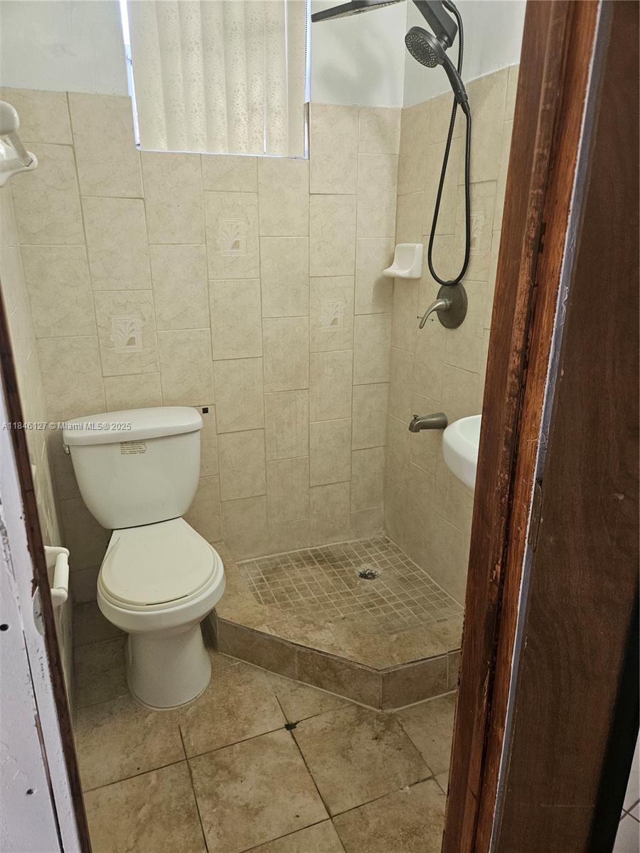 SOUTH HOLLYWOOD AMD PLAT - Residential Lease