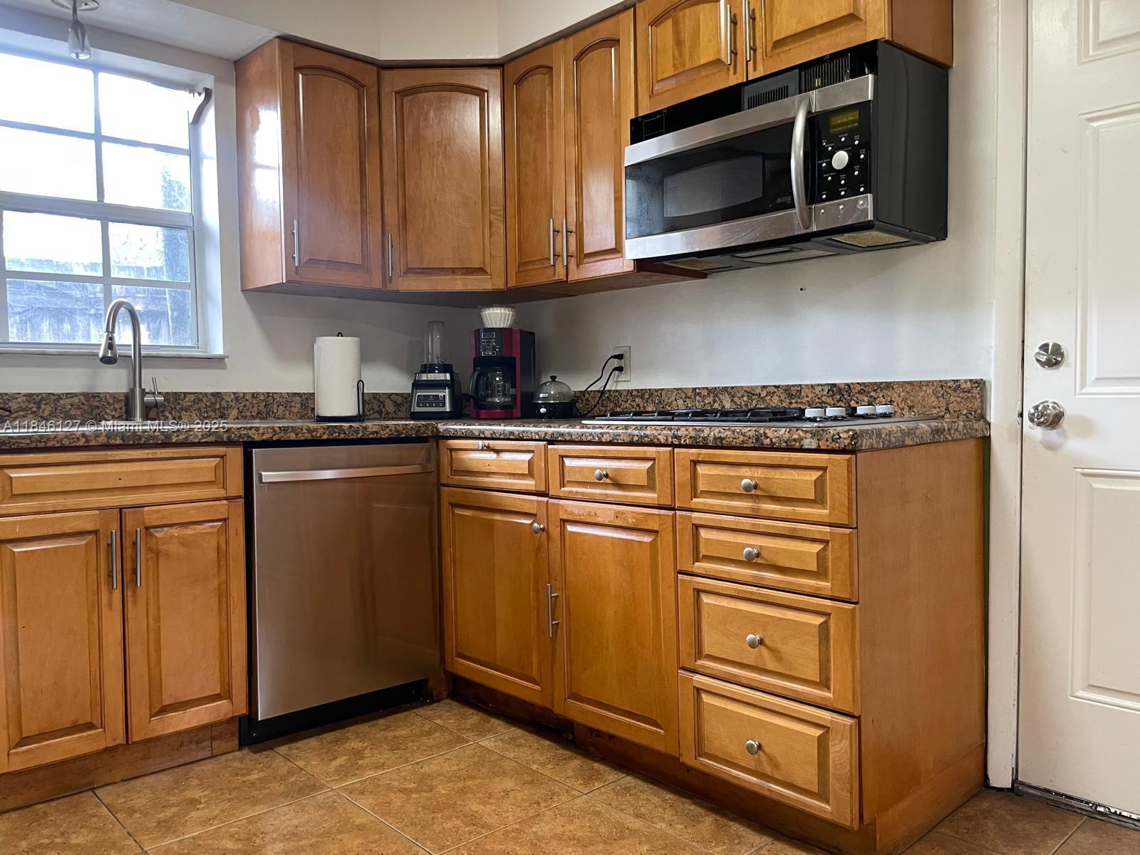 SOUTH HOLLYWOOD AMD PLAT - Residential Lease