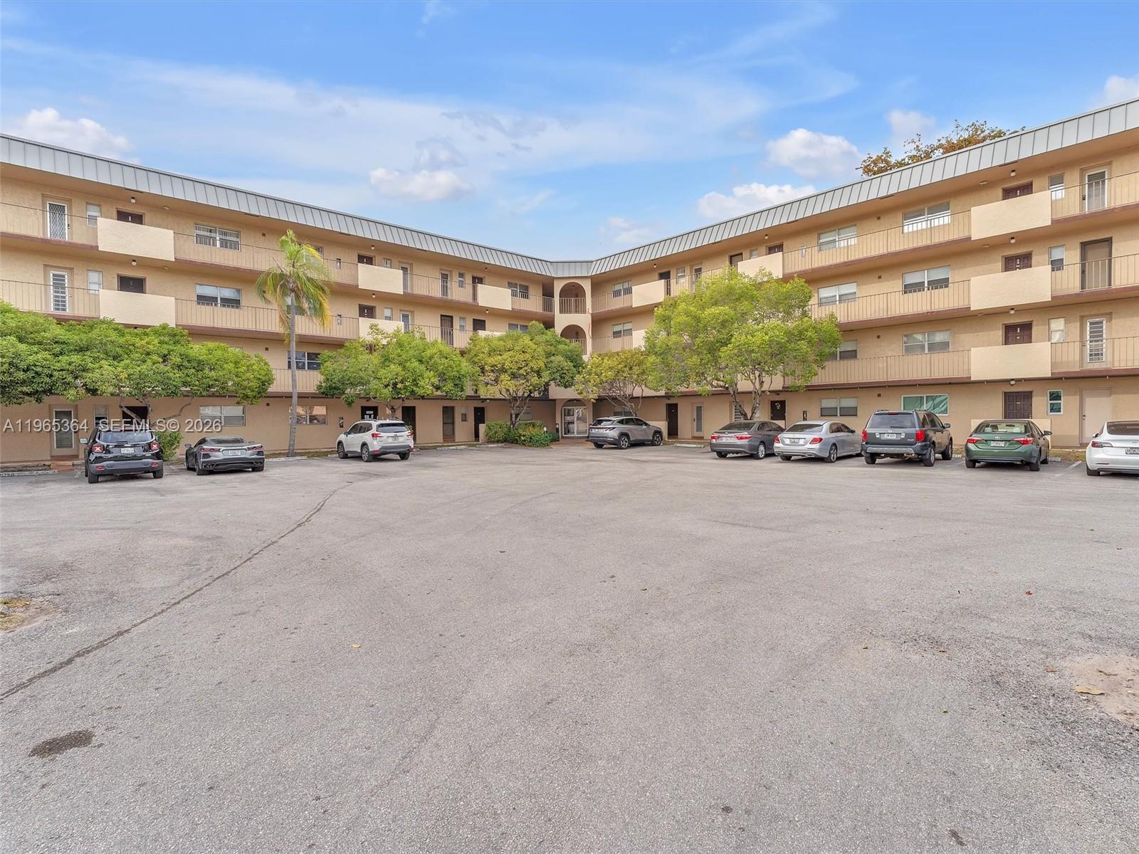 INVERRARY COUNTRY CLUB - Residential