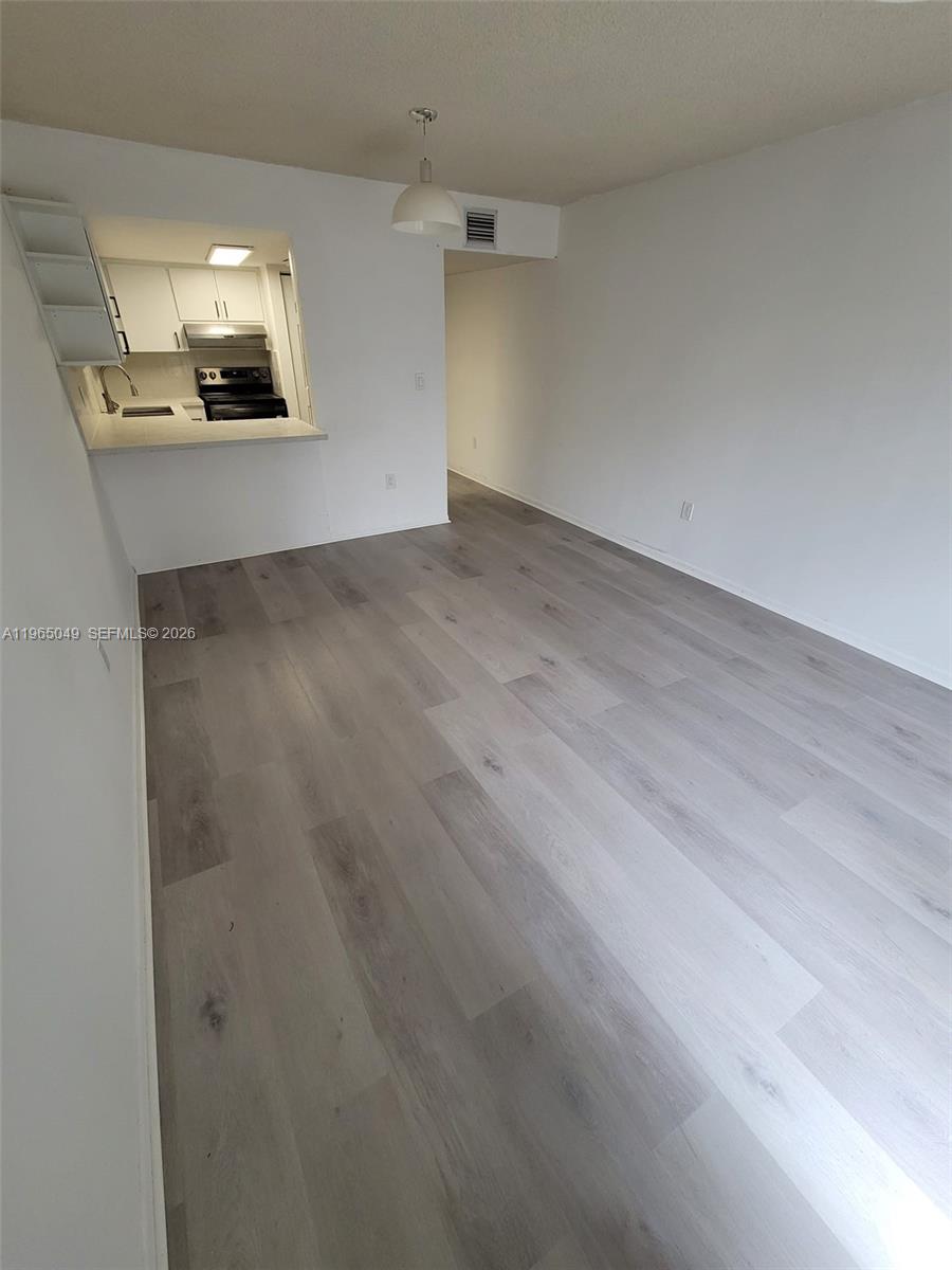 VANDERBILT PARK TOWNHOUSE - Residential Lease