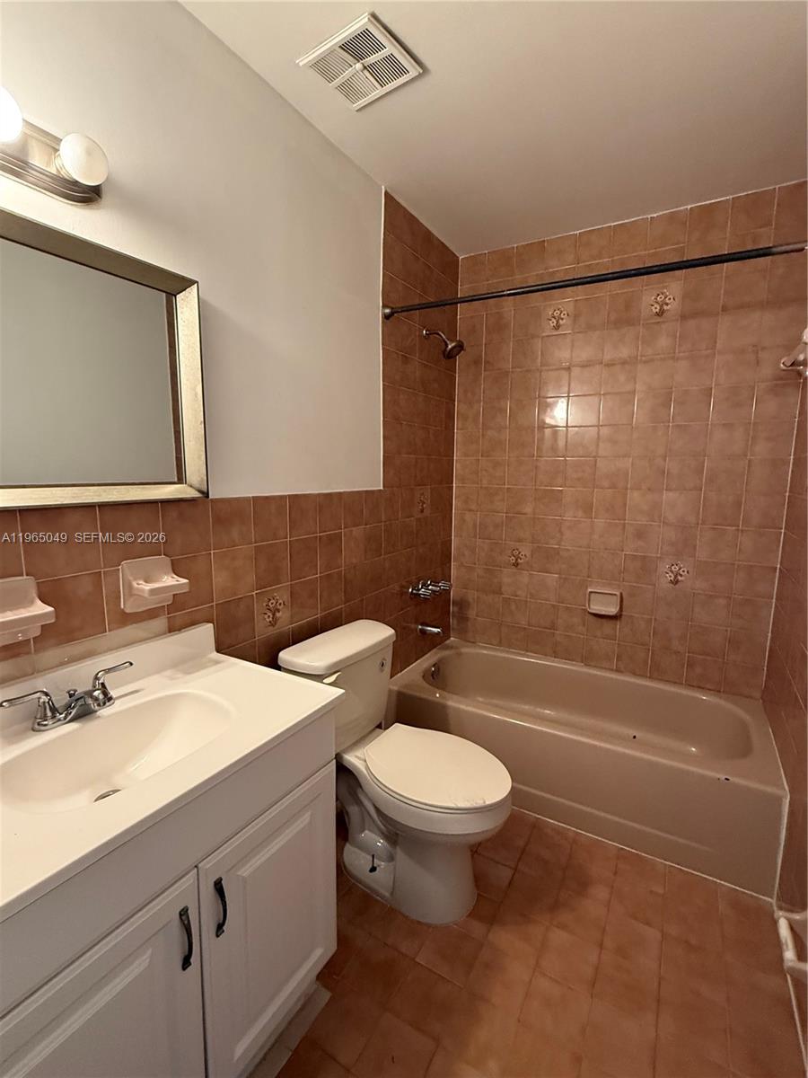 VANDERBILT PARK TOWNHOUSE - Residential Lease