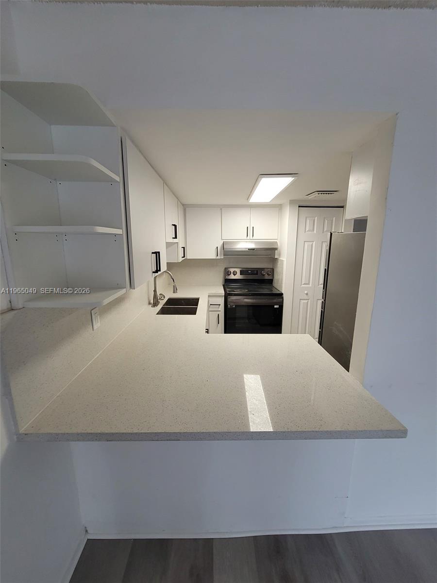 VANDERBILT PARK TOWNHOUSE - Residential Lease