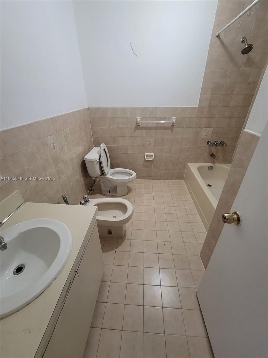 VANDERBILT PARK TOWNHOUSE - Residential Lease