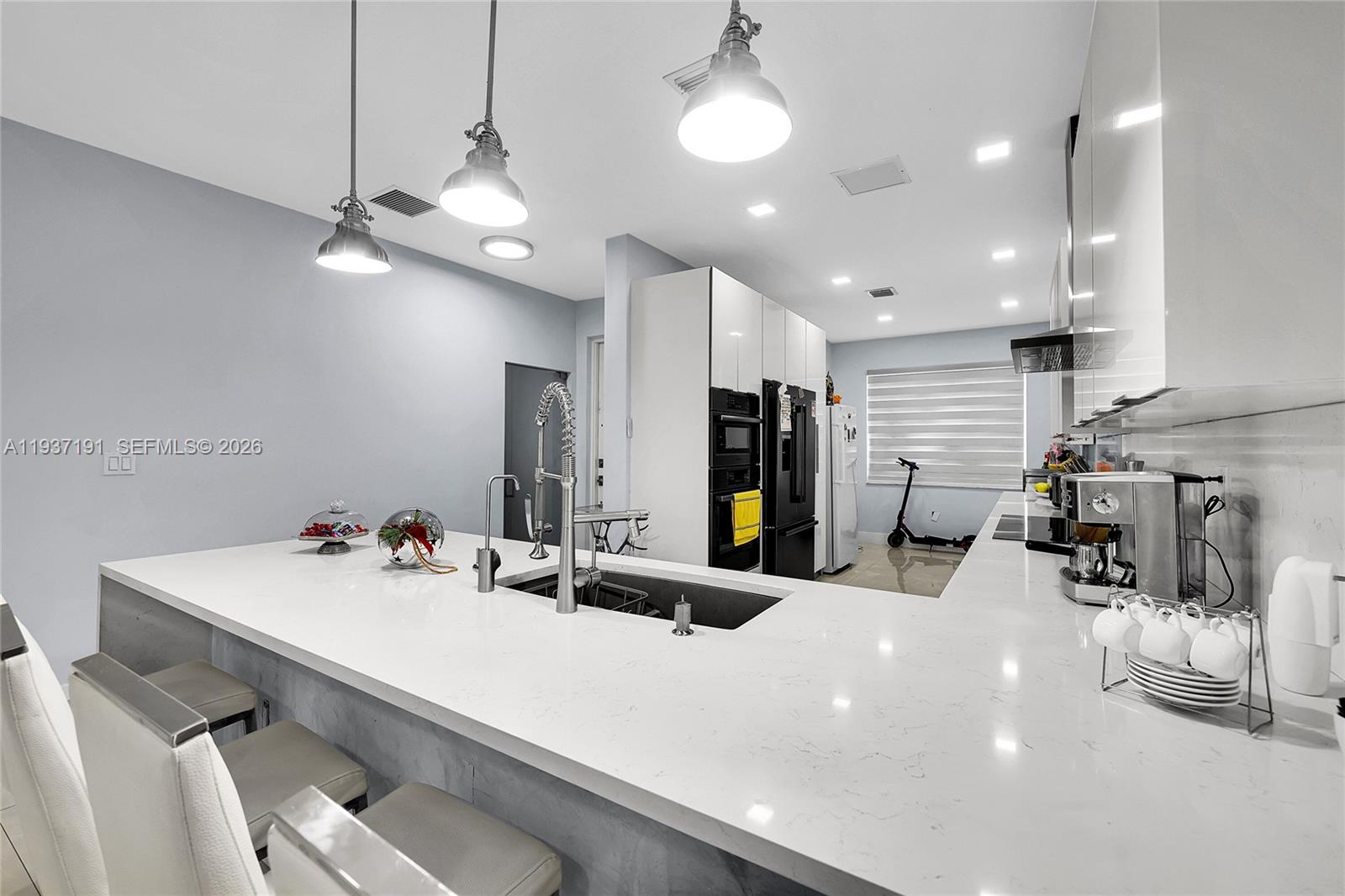 COLONIAL PINES - Residential