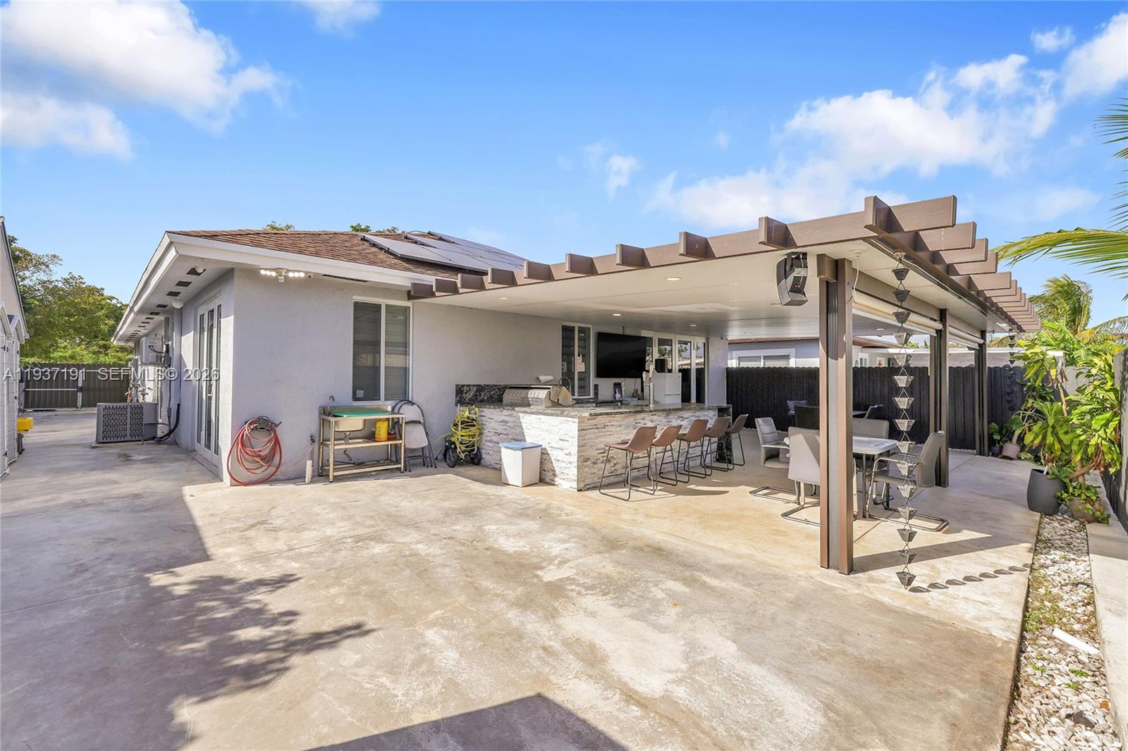 COLONIAL PINES - Residential