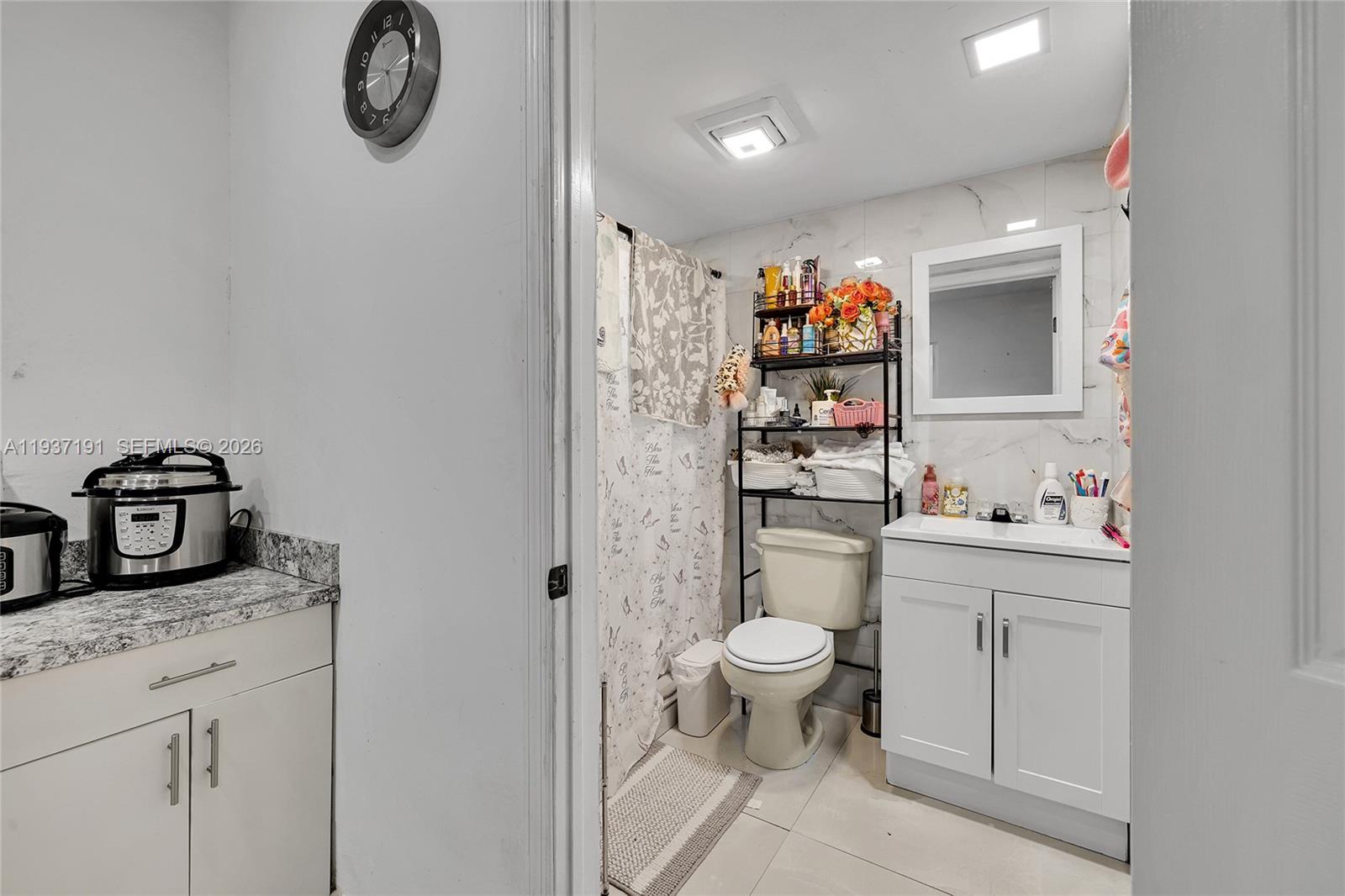 COLONIAL PINES - Residential