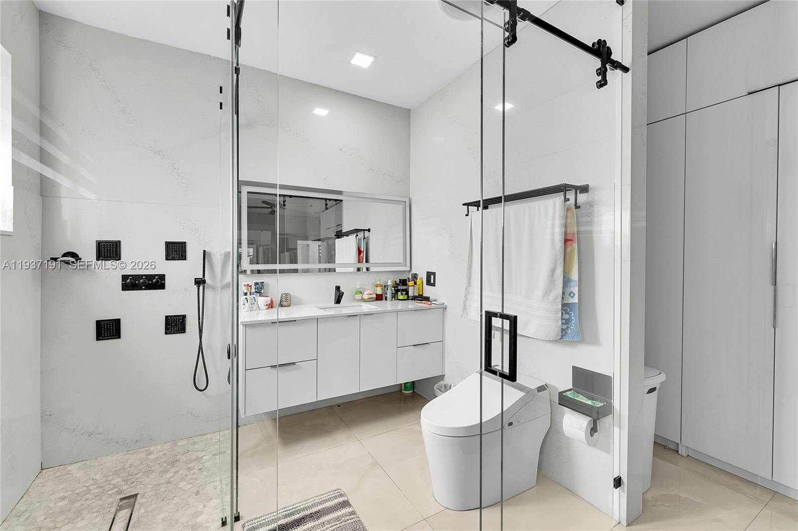 COLONIAL PINES - Residential