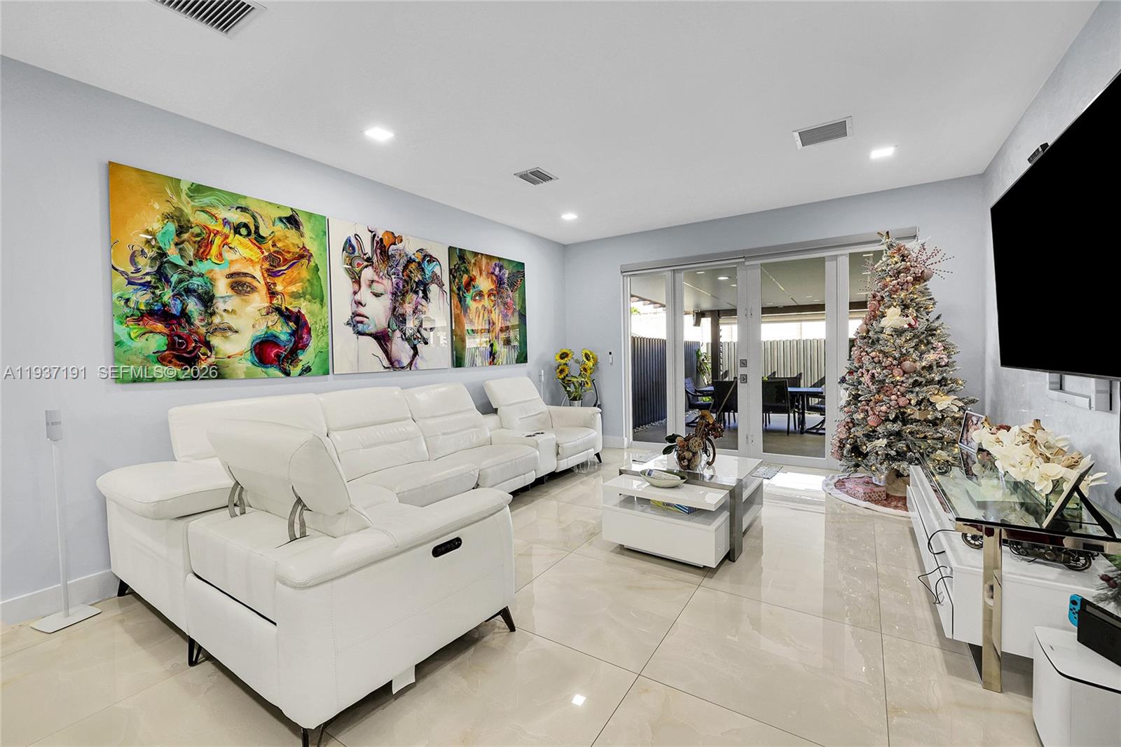 COLONIAL PINES - Residential