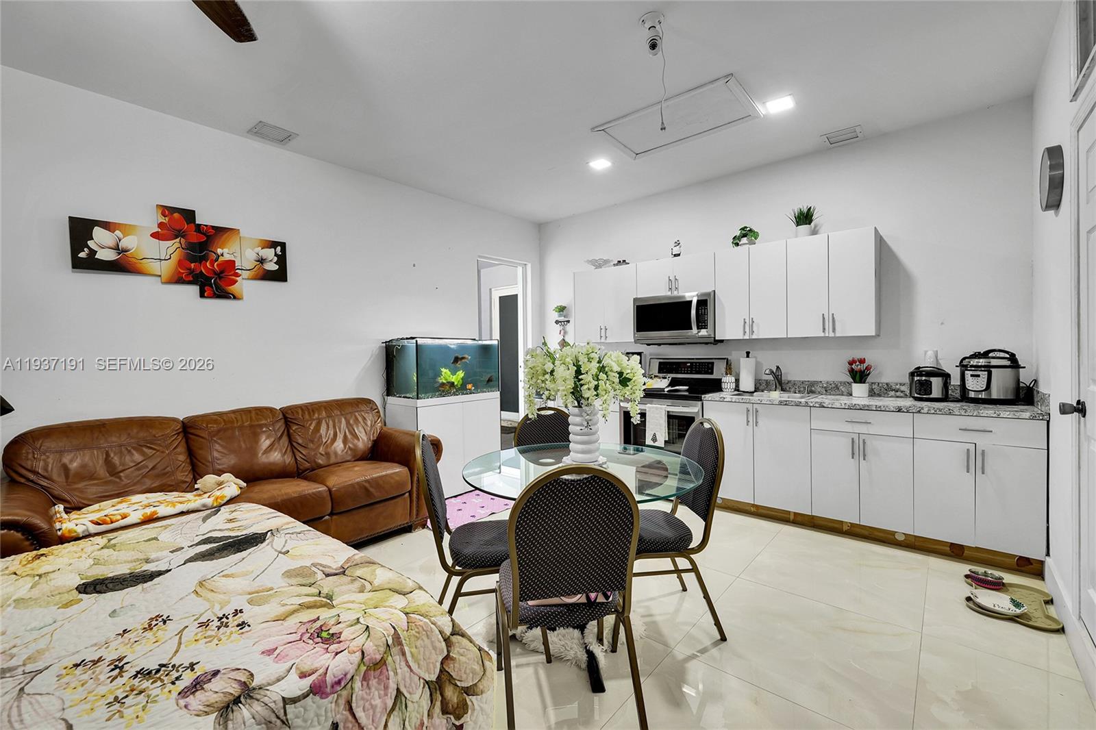 COLONIAL PINES - Residential