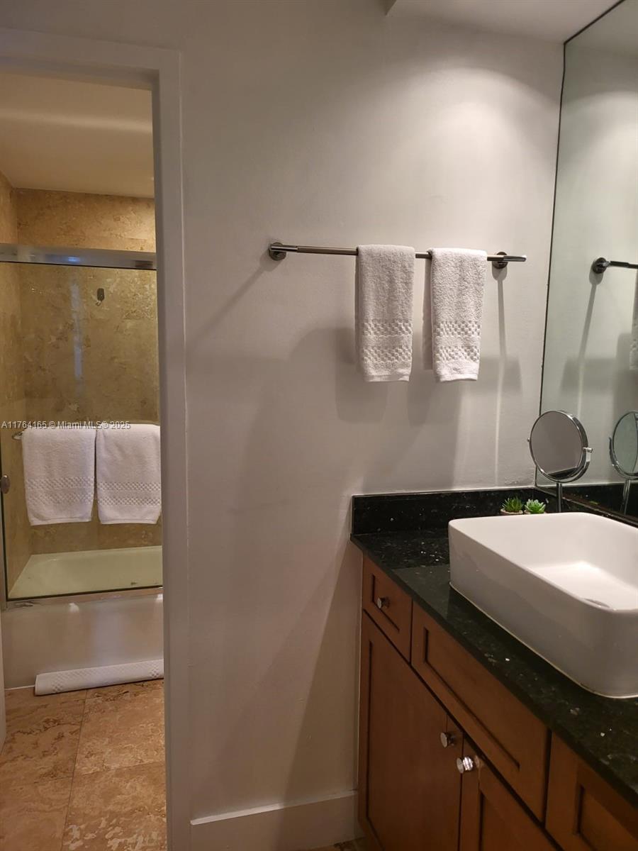 100 Lincoln Rd 1238