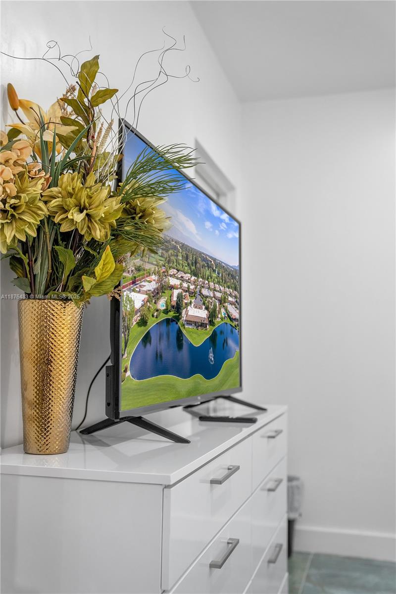 RICHARDS MIAMI SHORES - Residential Income