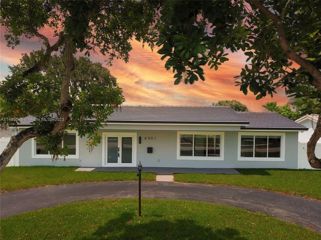 Photo of 4901 Grant St, Hollywood, FL 33021 (MLS # A11405548)