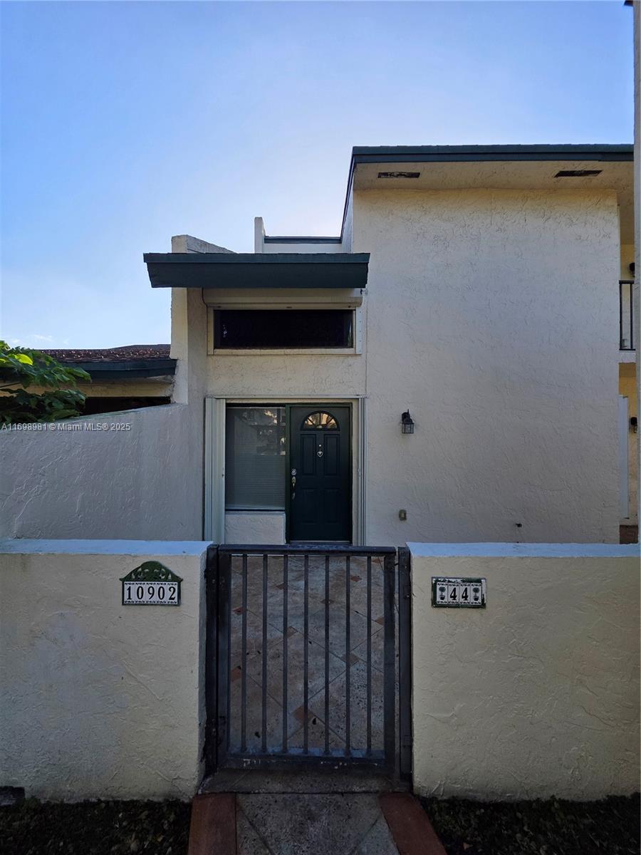 10902 Sw 72nd St 44, Miami, Broward County, Florida - 3 Bedrooms  
3 Bathrooms - 