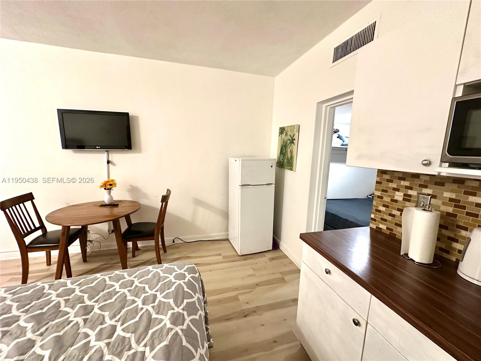 DIPLOMAT GOLF & RACQUET C - Residential