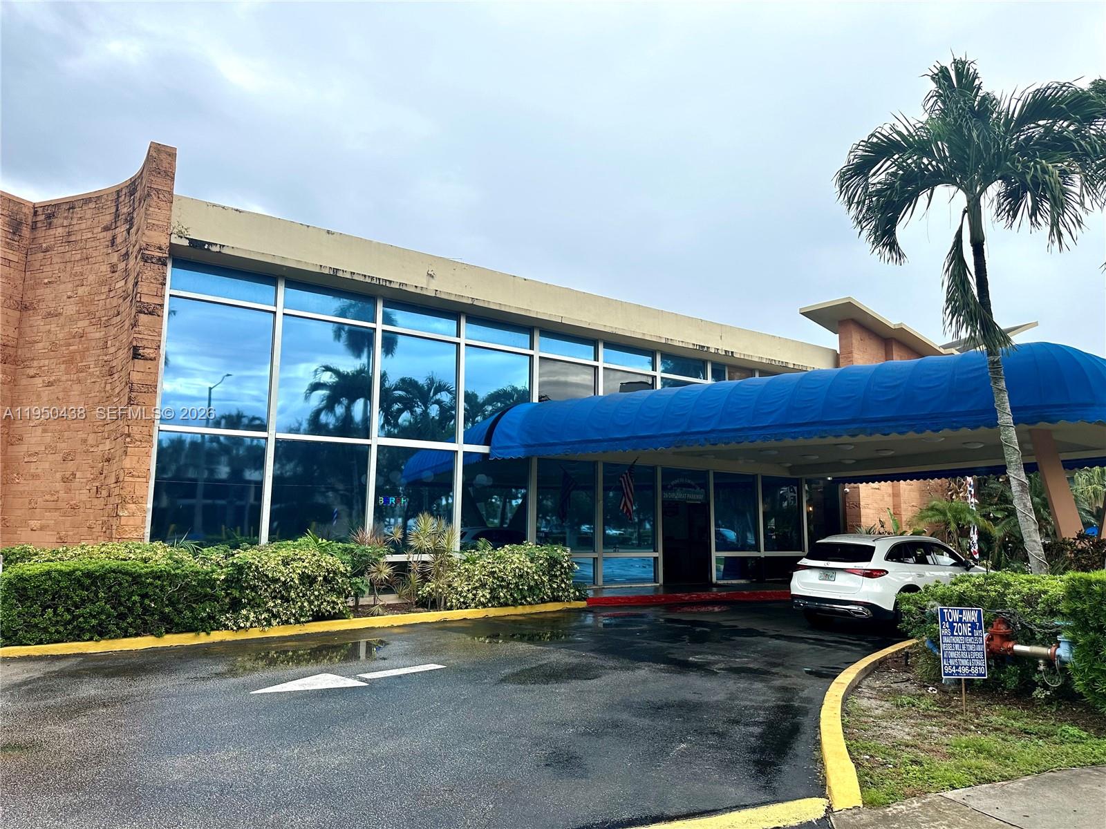 DIPLOMAT GOLF & RACQUET C - Residential