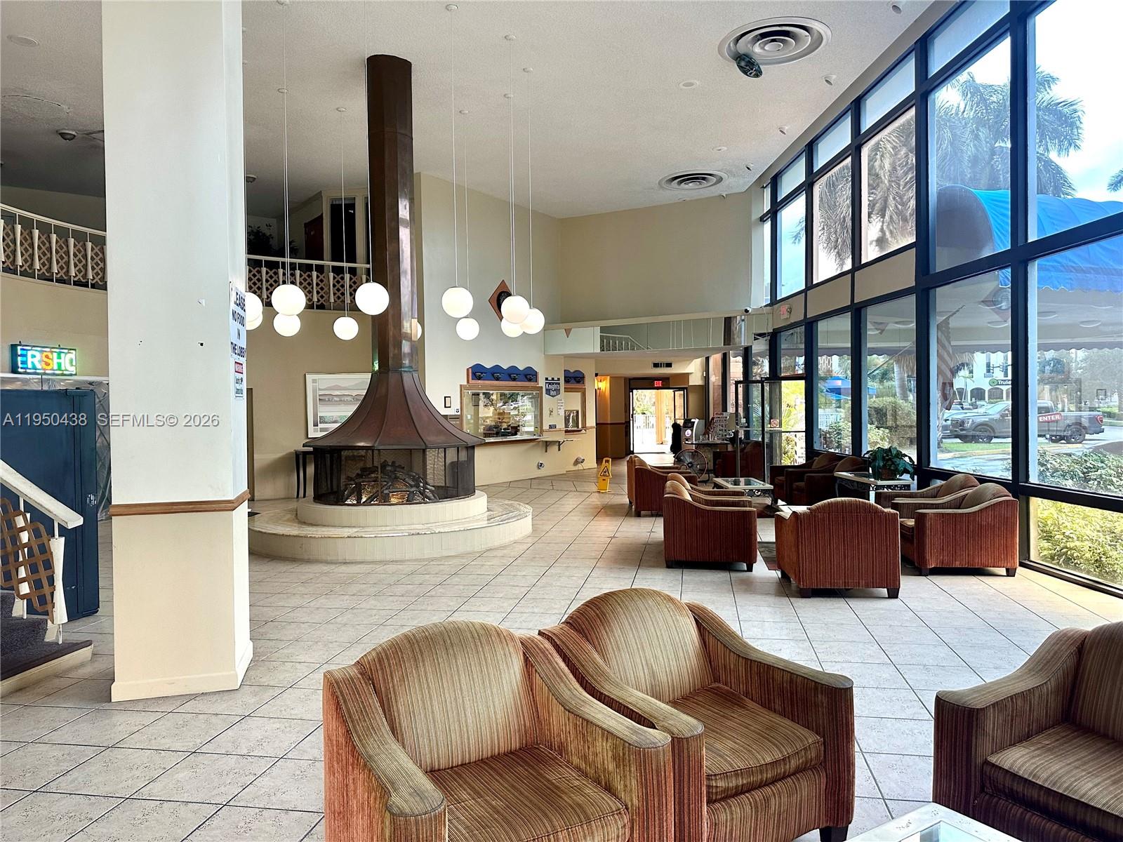 DIPLOMAT GOLF & RACQUET C - Residential