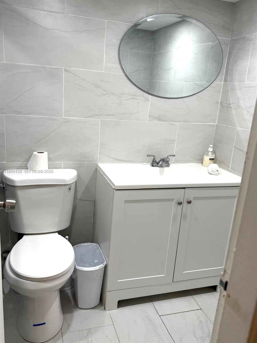 DIPLOMAT GOLF & RACQUET C - Residential