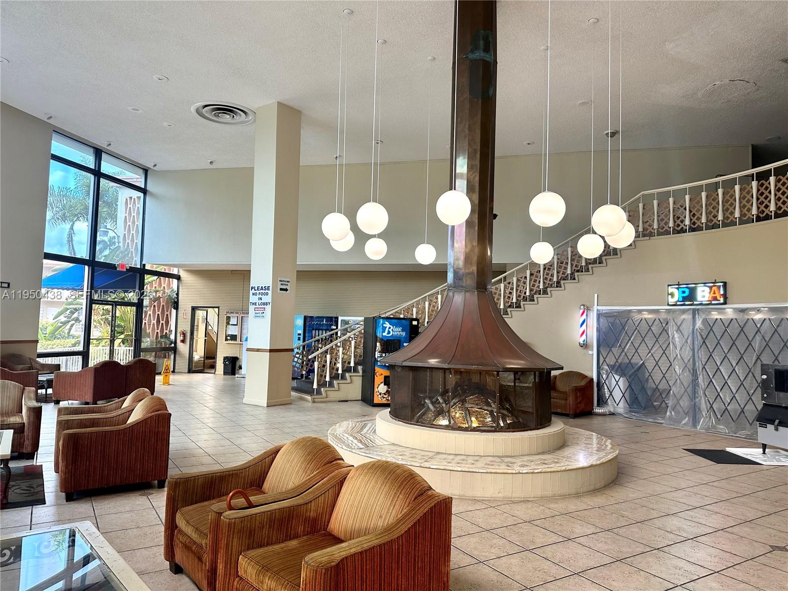 DIPLOMAT GOLF & RACQUET C - Residential