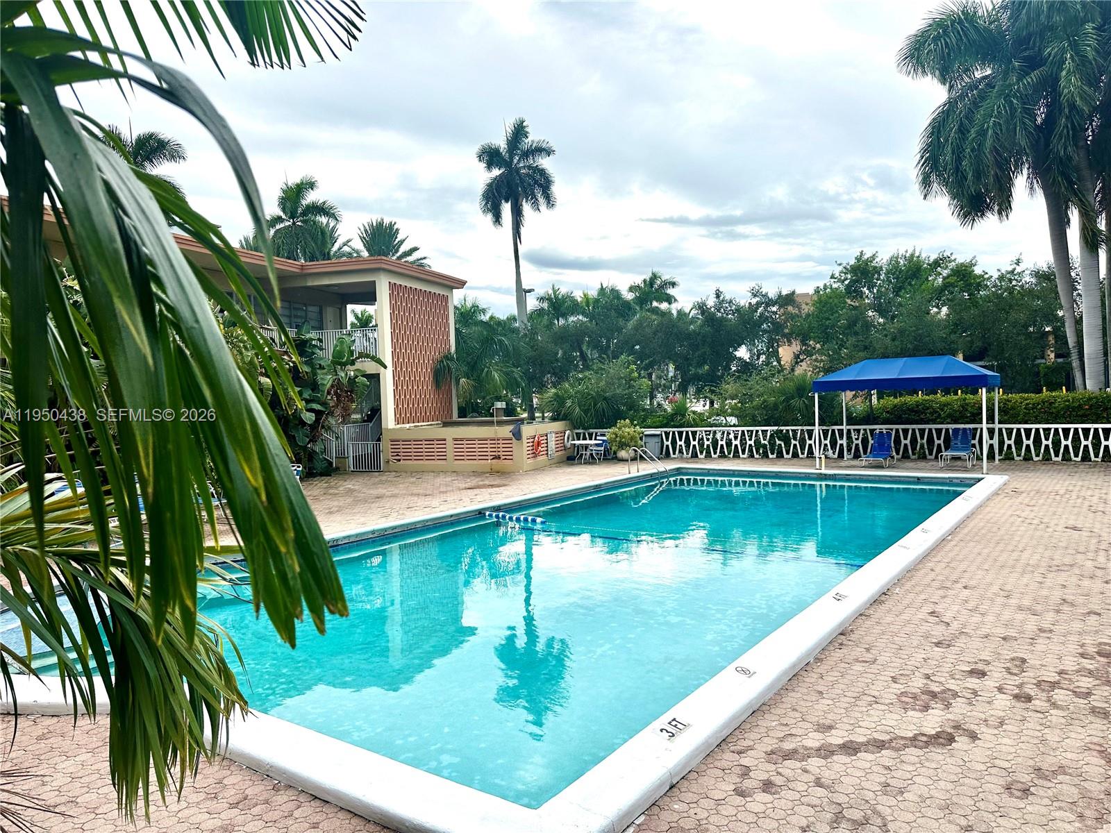 DIPLOMAT GOLF & RACQUET C - Residential