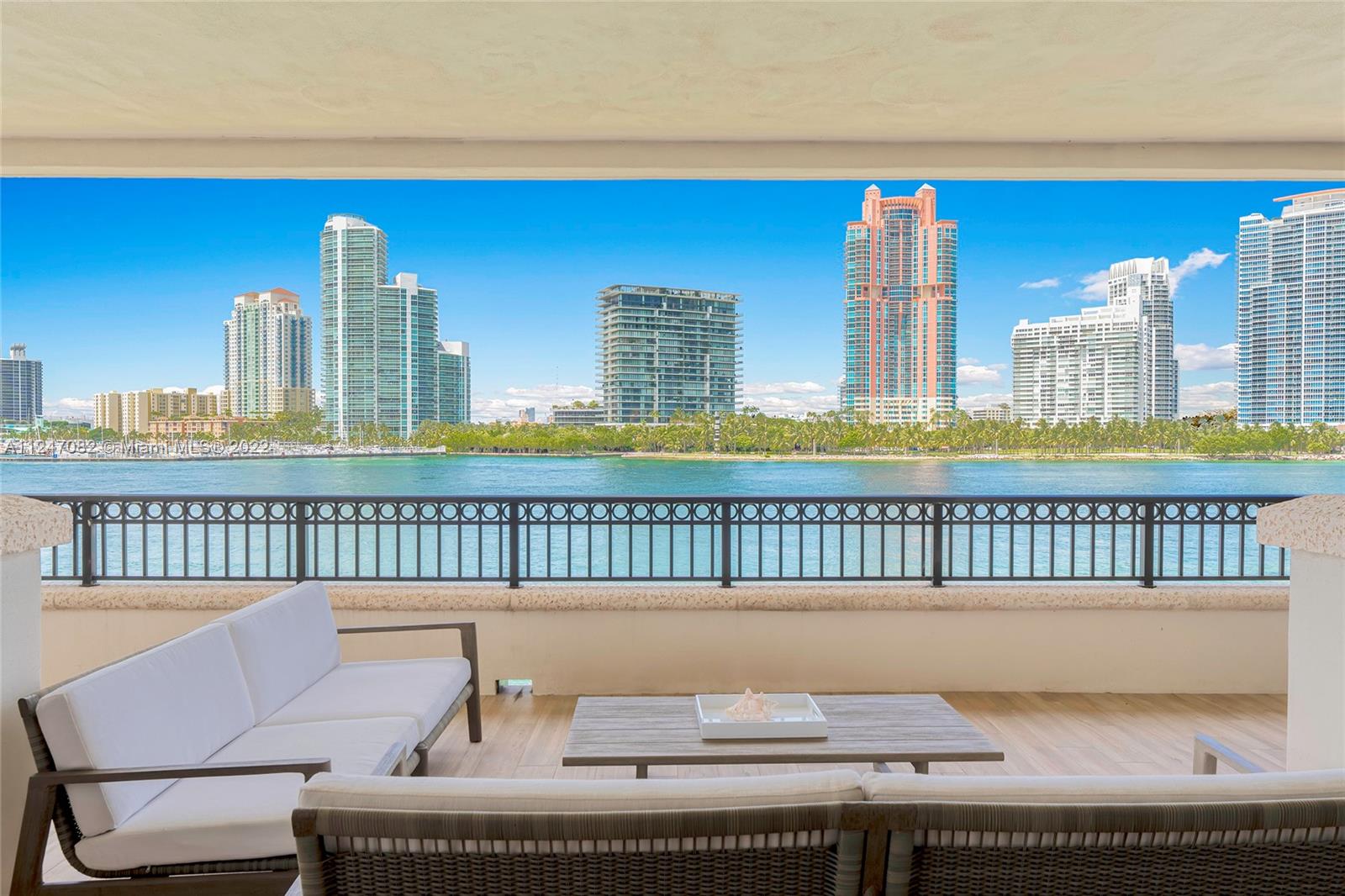FISHER ISLAND - Residential