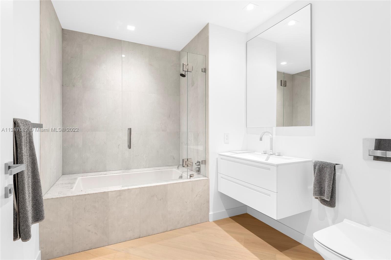 FISHER ISLAND - Residential