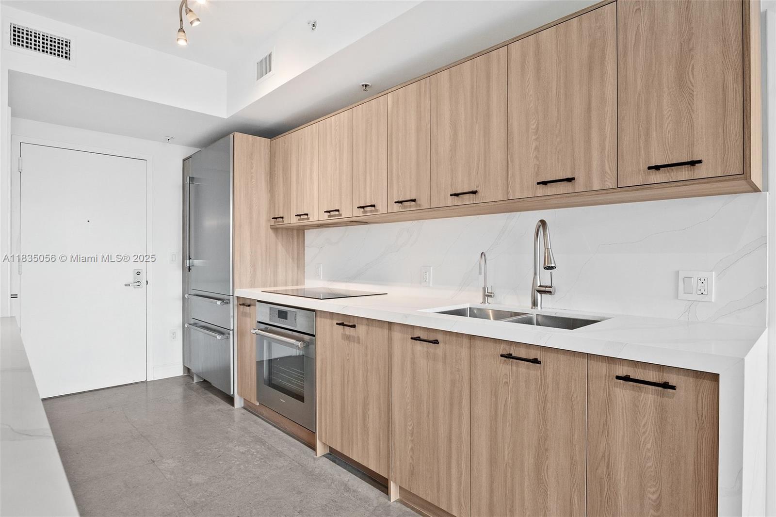 IVY CONDO - Residential