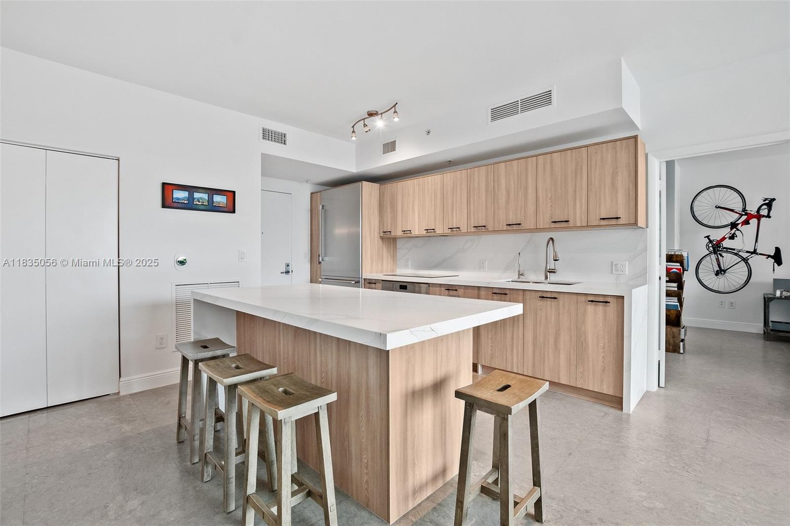 IVY CONDO - Residential