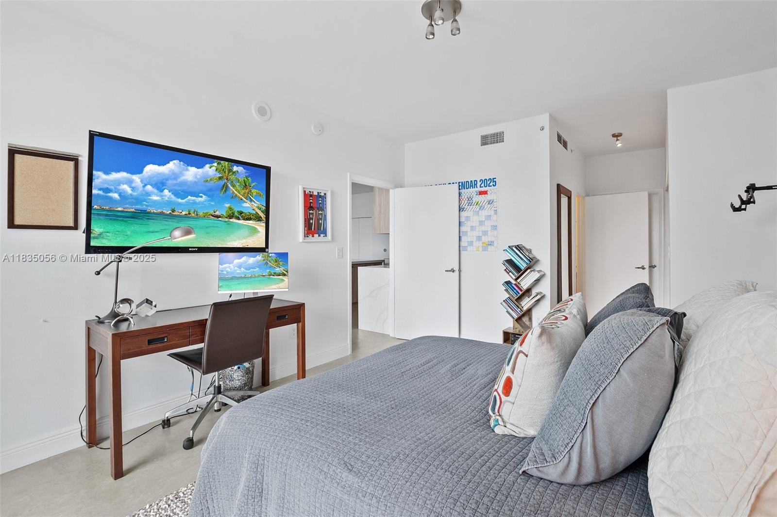 IVY CONDO - Residential